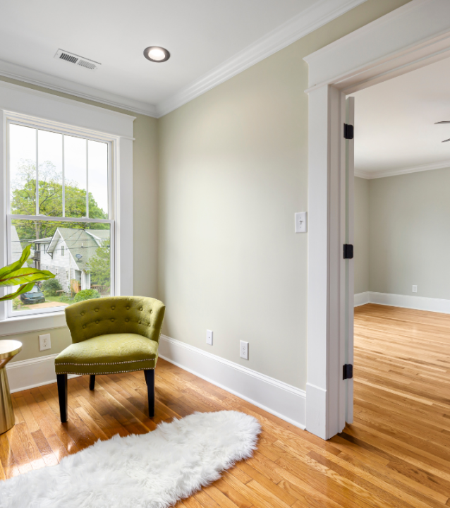 A room with hardwood floors courtesy of Diaz Hardwood Floors who provides flooring services in Cumming GA.